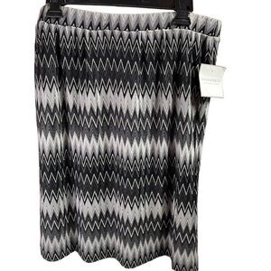 SAG HARBOR Ladies Elastic Waist Above Knee Chevron Print Skirt Black Size Medium